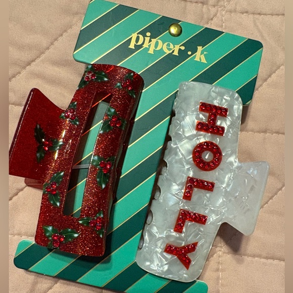 Piper K Accessories - X SOLD OUT X 
PIPER K Viral Holiday Hair Clip Set with Holly Design- NWT